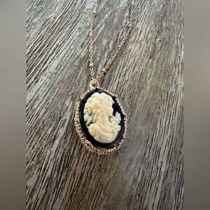 ✨Cameo style necklace